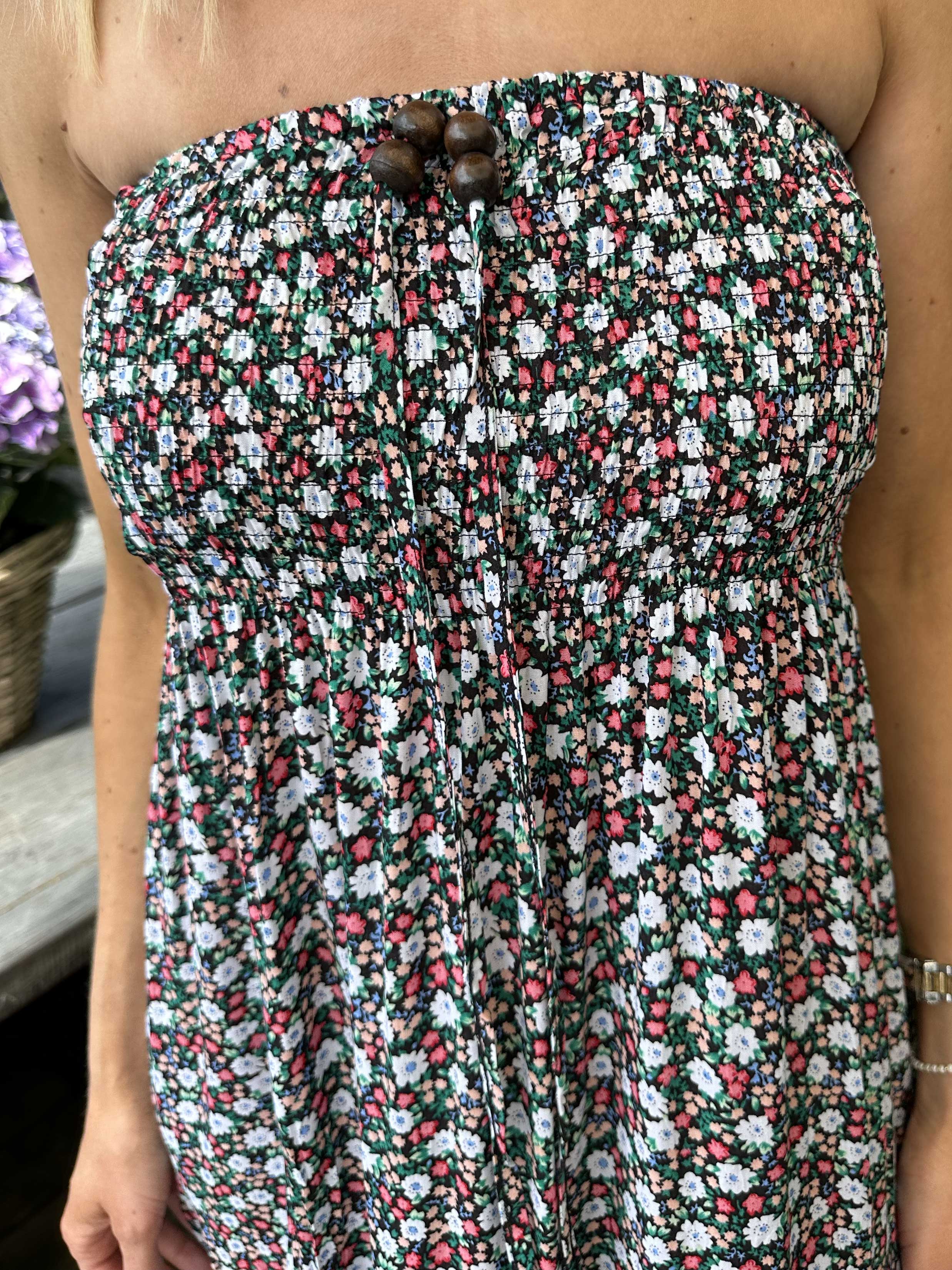 Amina - Lang sommerkjole med smock ved brystet